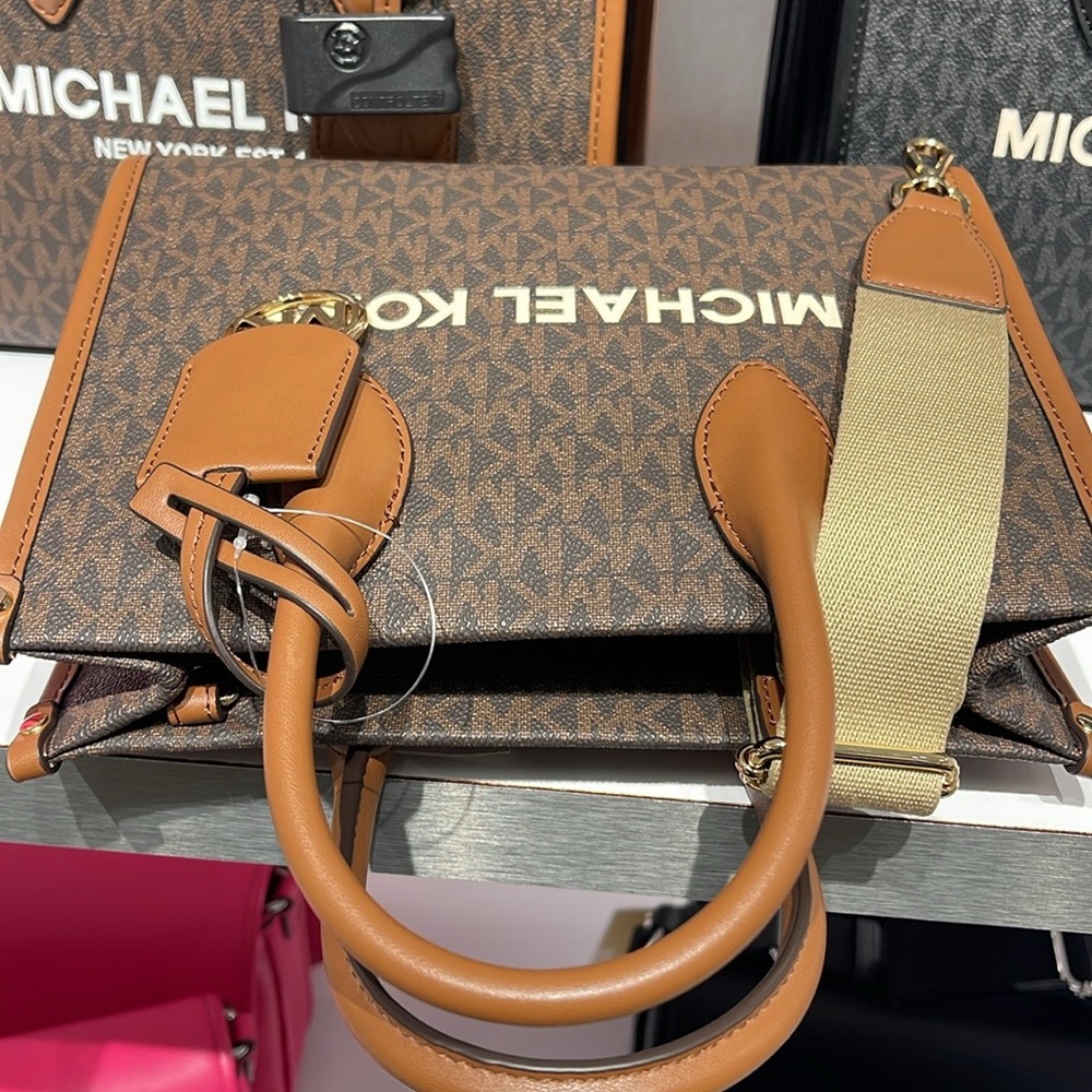 Michael Kors Mirella Small Signature Logo Crossbody Bag
Brown 
NWT - Picture 13 of 16